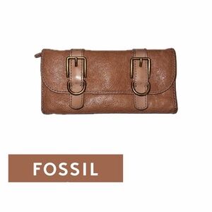 Fossil. Long live vintage wallet. Caramel brown textured leather.